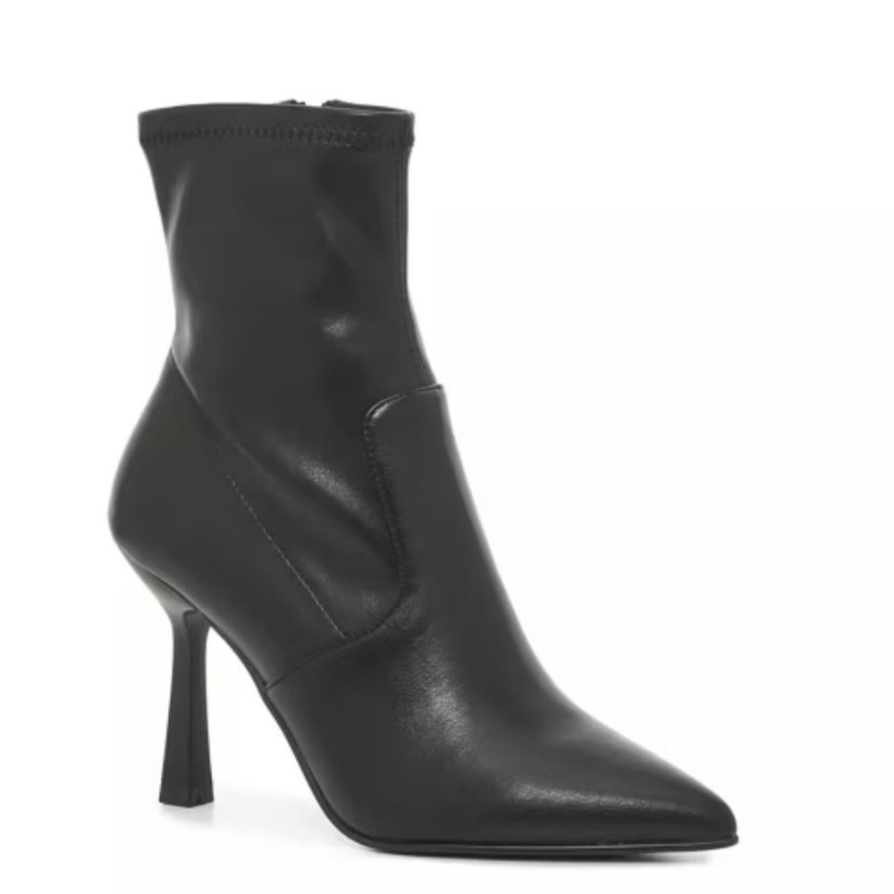 NWOT Steve Madden Elan Bootie